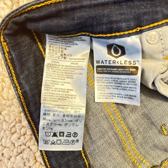 Levi's Women's Skinny Jeans in Classic Blue - Picture 8 of 9